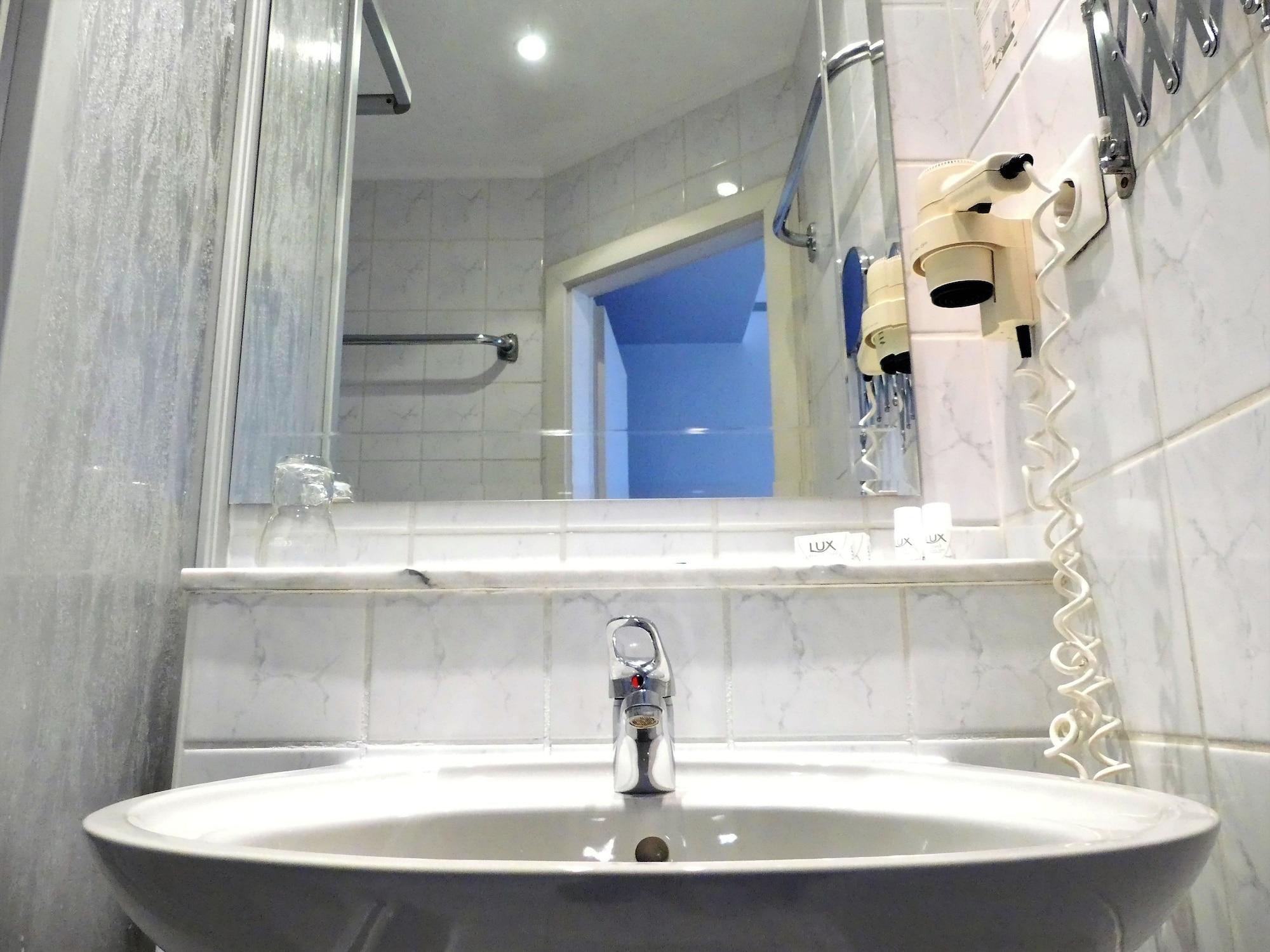 Kunibert Der Fiese Hotel Kolonia