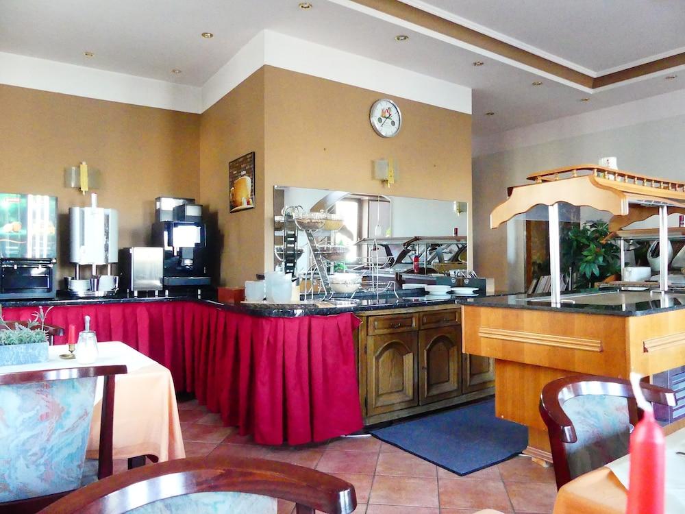 Kunibert Der Fiese Hotel Kolonia