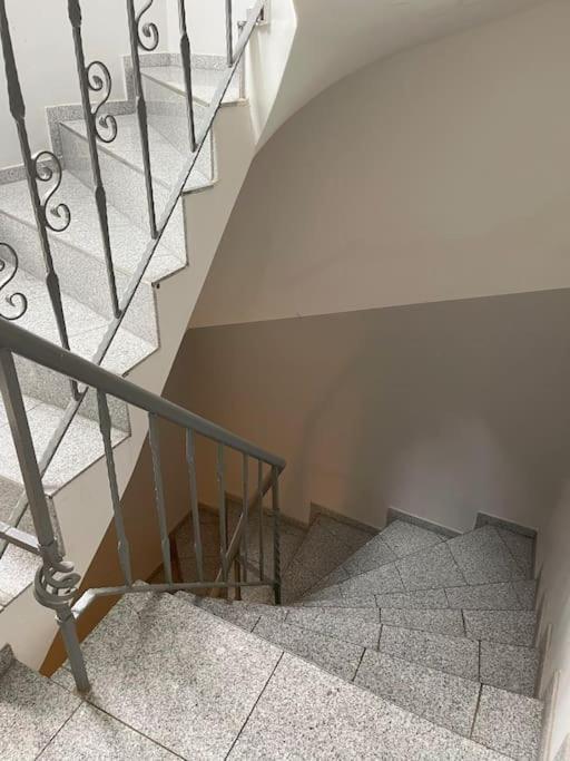Cozy Studio In Neusser Street Appartement