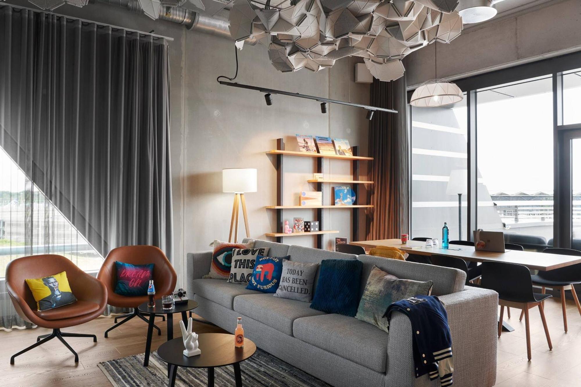 Hotel Moxy Bonn Airport Cologne
