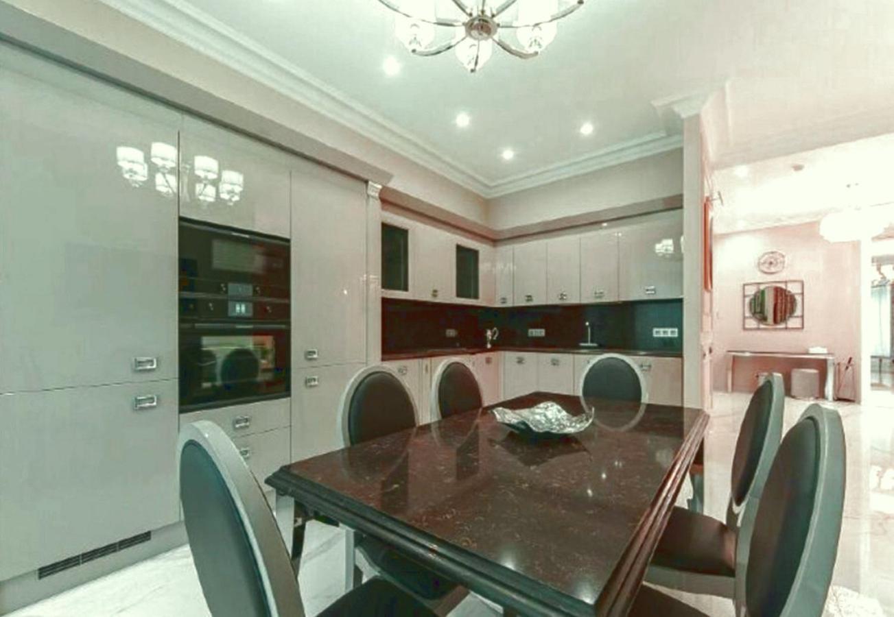 Apartment Spacious For 10 Guests In Cologne