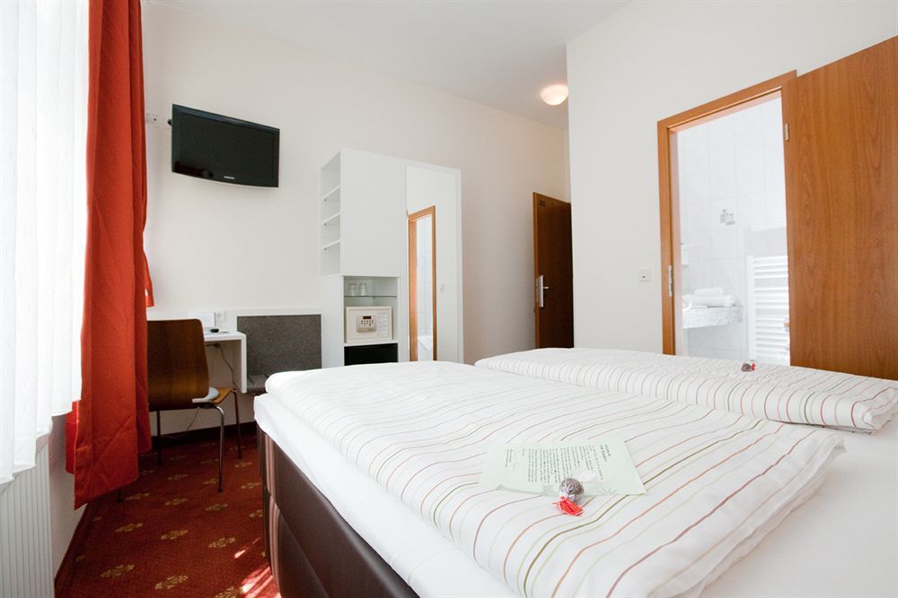 Hotel Domstern 3*