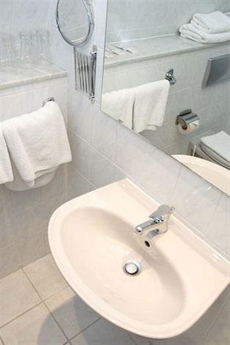 Hotel Kunibert Der Fiese Kolonia