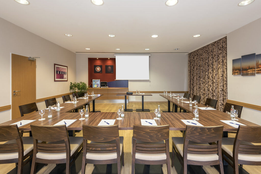 Express Muelheim By Ihg Hotel 3*