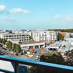 2 Zimmer Apartment Mit Blick Auf Den Koelner Dom