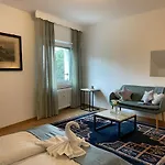 Riverside Attic Apartment Near The Chocolate Museum