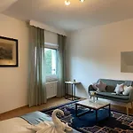 Riverside Attic Apartment Near The Chocolate Museum