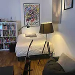 Central And Cozy 33Q Apartment