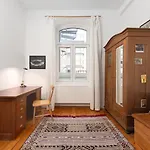 Ruhiges Altbau-Apartment In Bester Lage