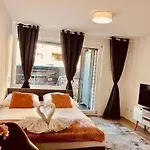 Central Studio Aparment In Popular Neighborhood