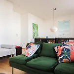 Beautiful Modern Apartment & Central
