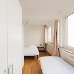 Beautiful Modern Apartment & Central