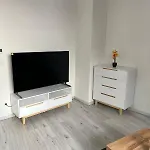 Modern Flat For 3 Guests Near City And Transport