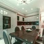 Spacious Apartment For 10 Guests In Cologne