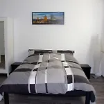 Sartison Apartment