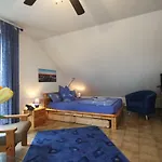 B&B Am See Koeln - Privatzimmer