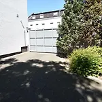 Zeitwohnen Im Schoenem Haus Mit Grosser Terrasse In Koeln-Rath