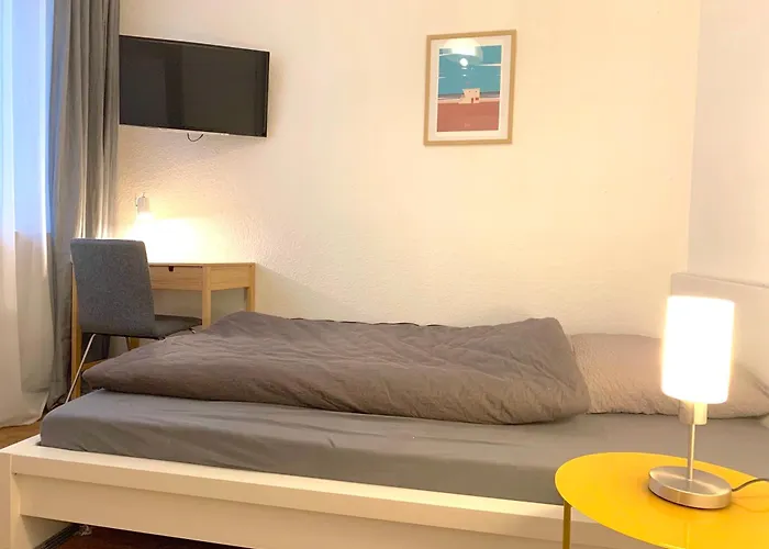 Gemuetliches Apartment Mit 2 Schlaf- Und 2 Badezimmern Plus Balkon