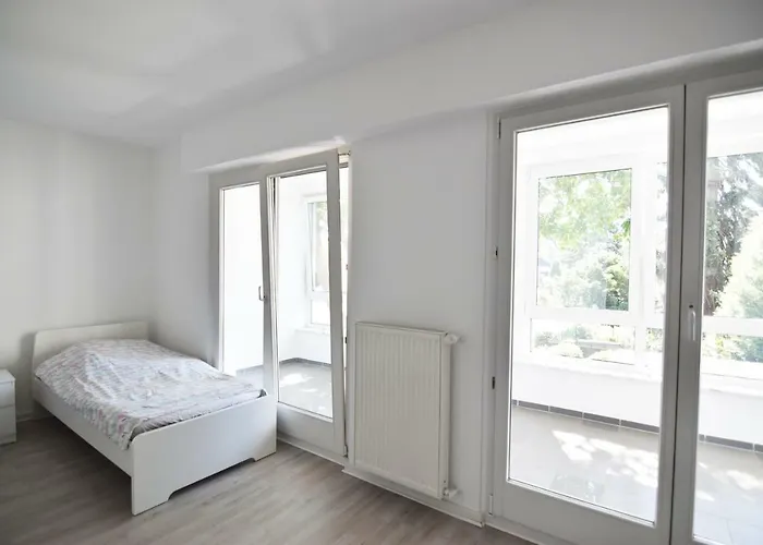 Zeitwohnen Im Schoenem Haus Mit Grosser Terrasse In Koeln-Rath