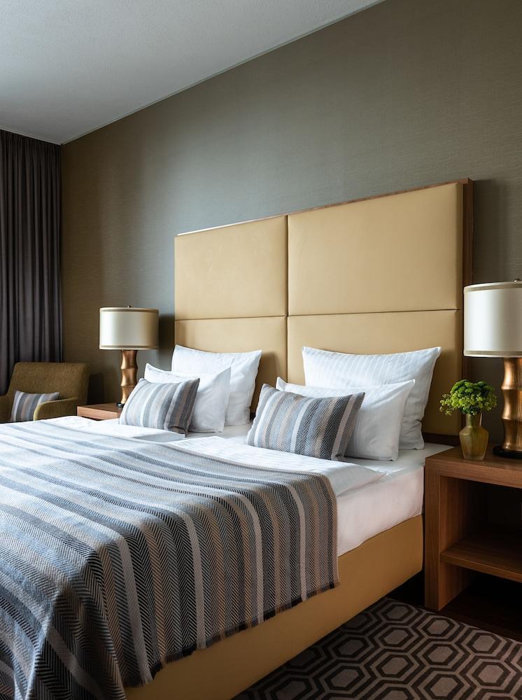 Ameron Regent Hotel
