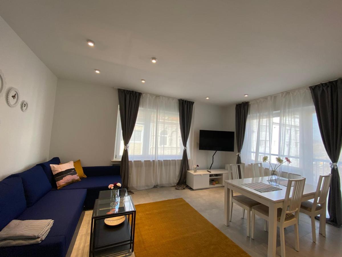 Moderne In Center *