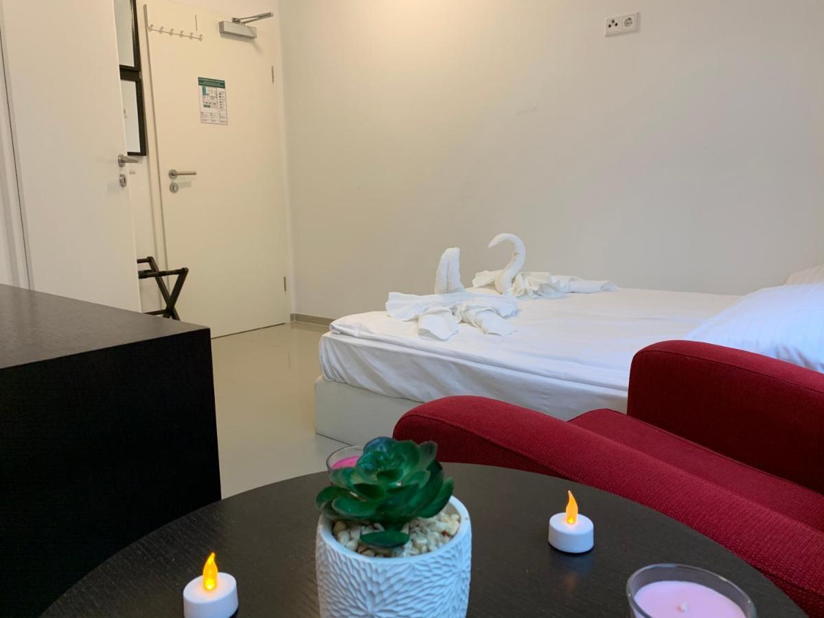 Hotel Lovely Studio West - Neues Momomotel Keulen
