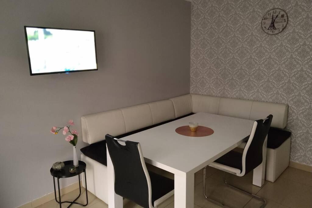 Near Tradefair And 8 Min. Appartement