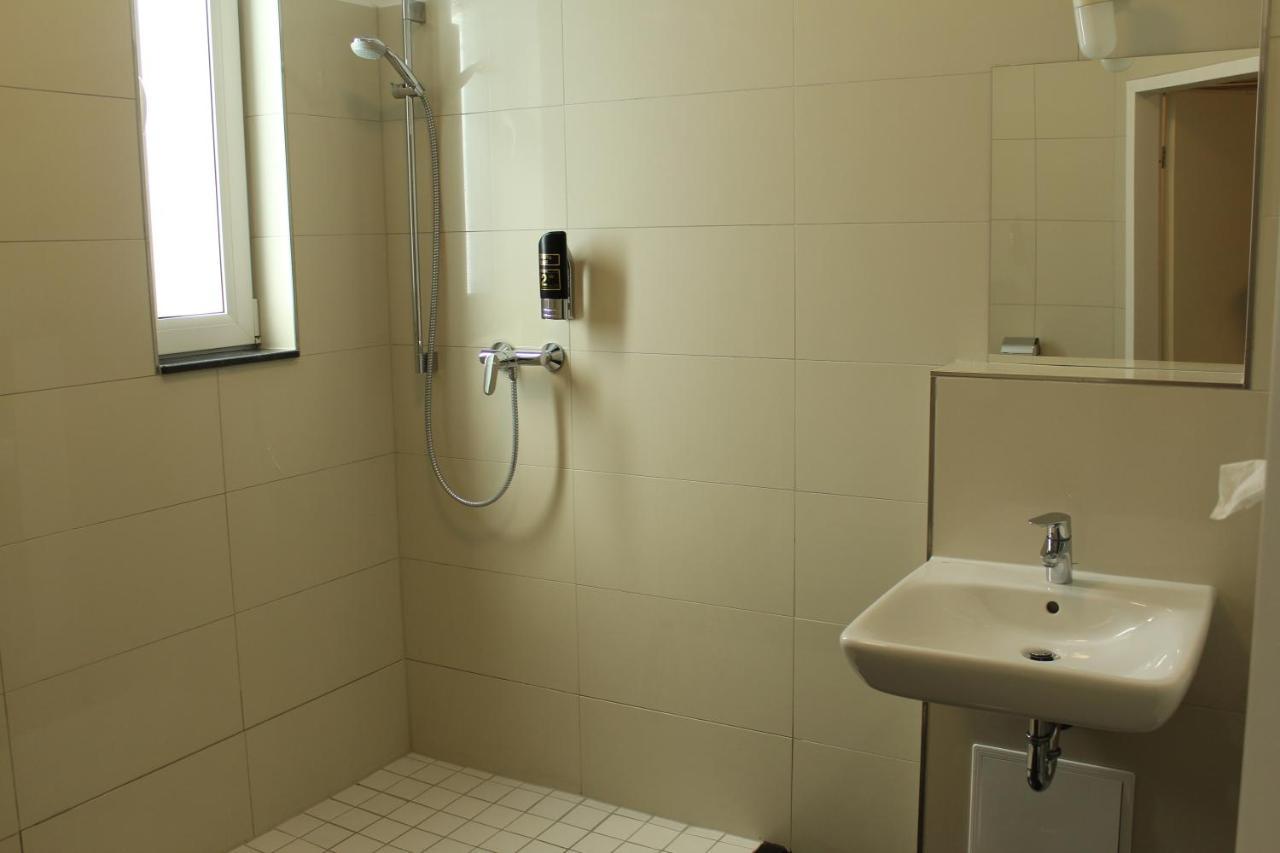 Hotel Lovely Studio West - Neues Momomotel