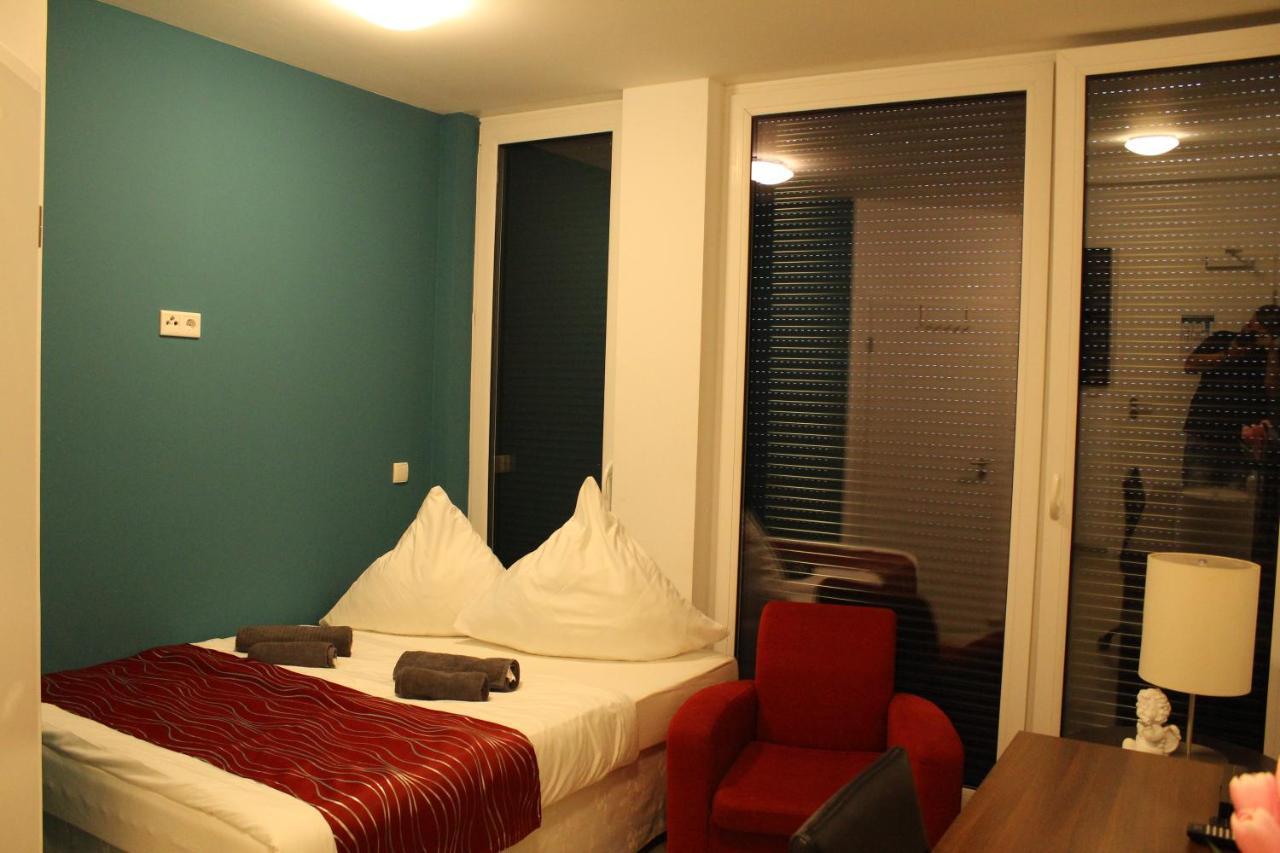 Hotel Lovely Studio West - Neues Momomotel