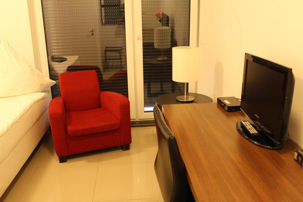 Hotel Lovely Studio West - Neues Momomotel