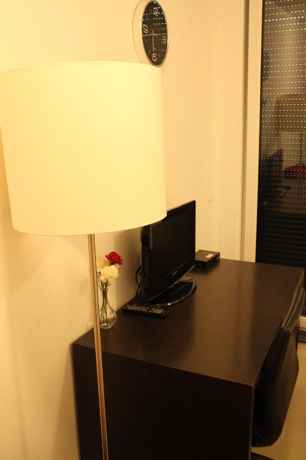 Hotel Lovely Studio West - Neues Momomotel