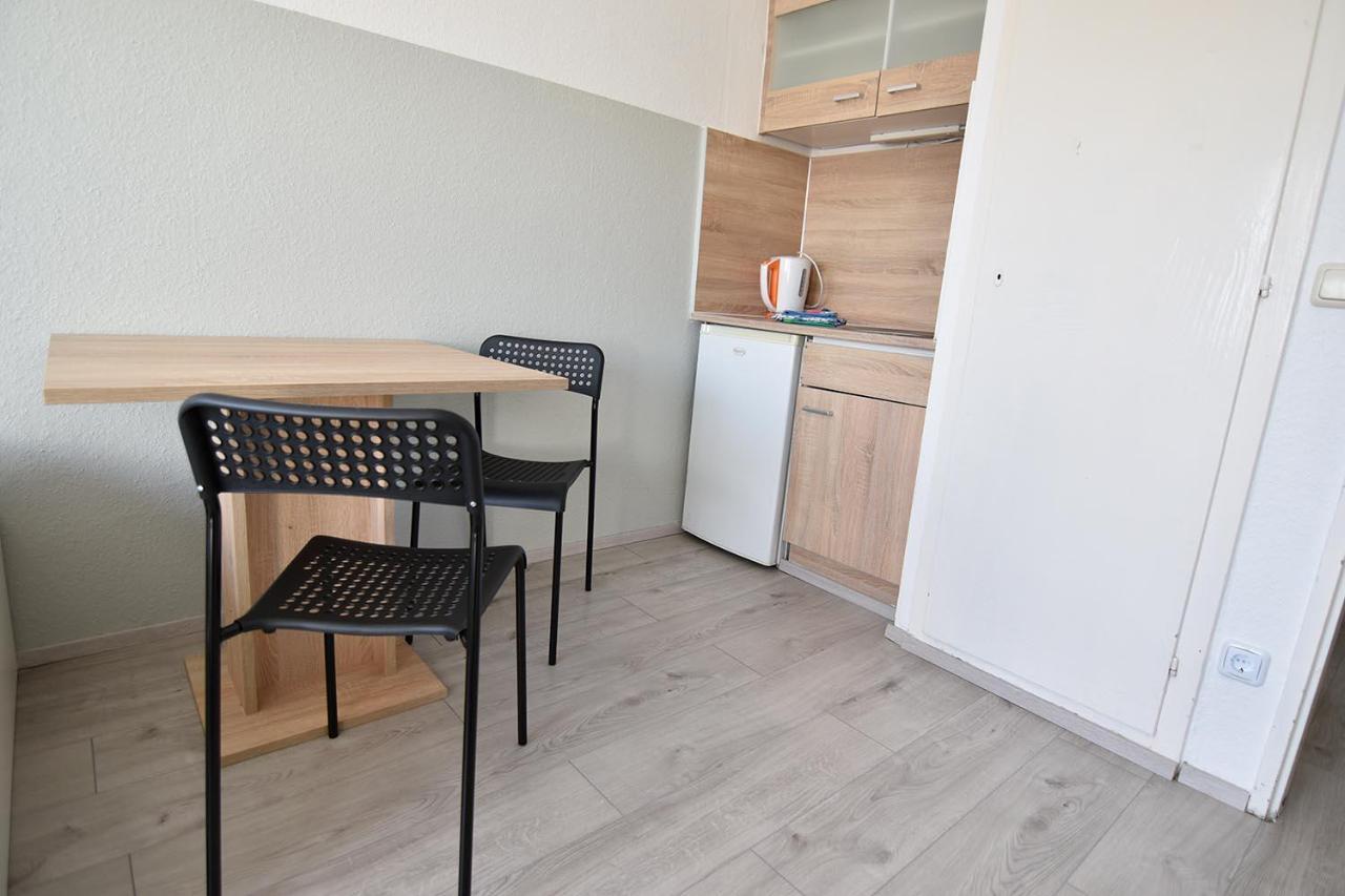 Easy Work And Apartment