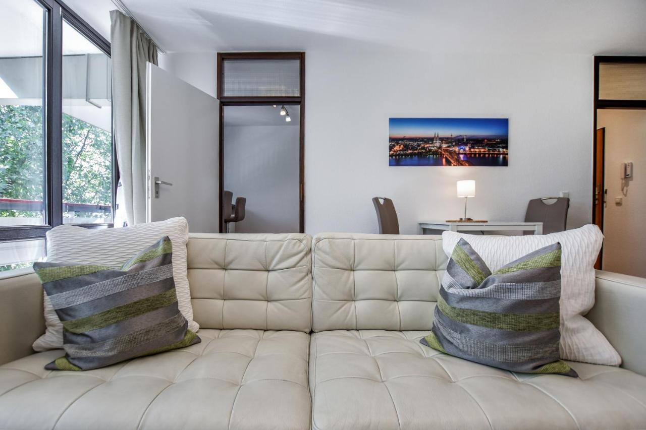 Domicile *