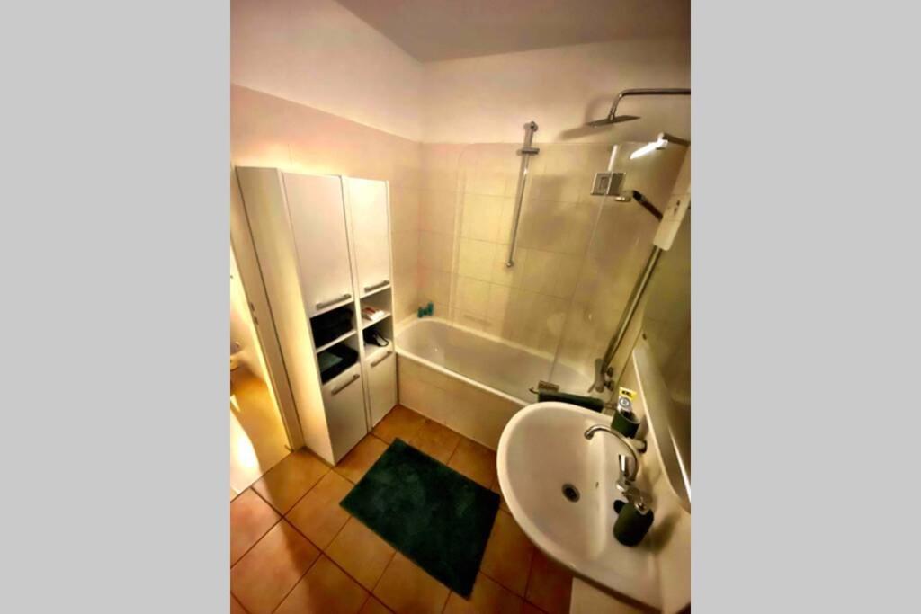 2 Zimmer Apartment Mit Blick Auf Den Koelner Dom