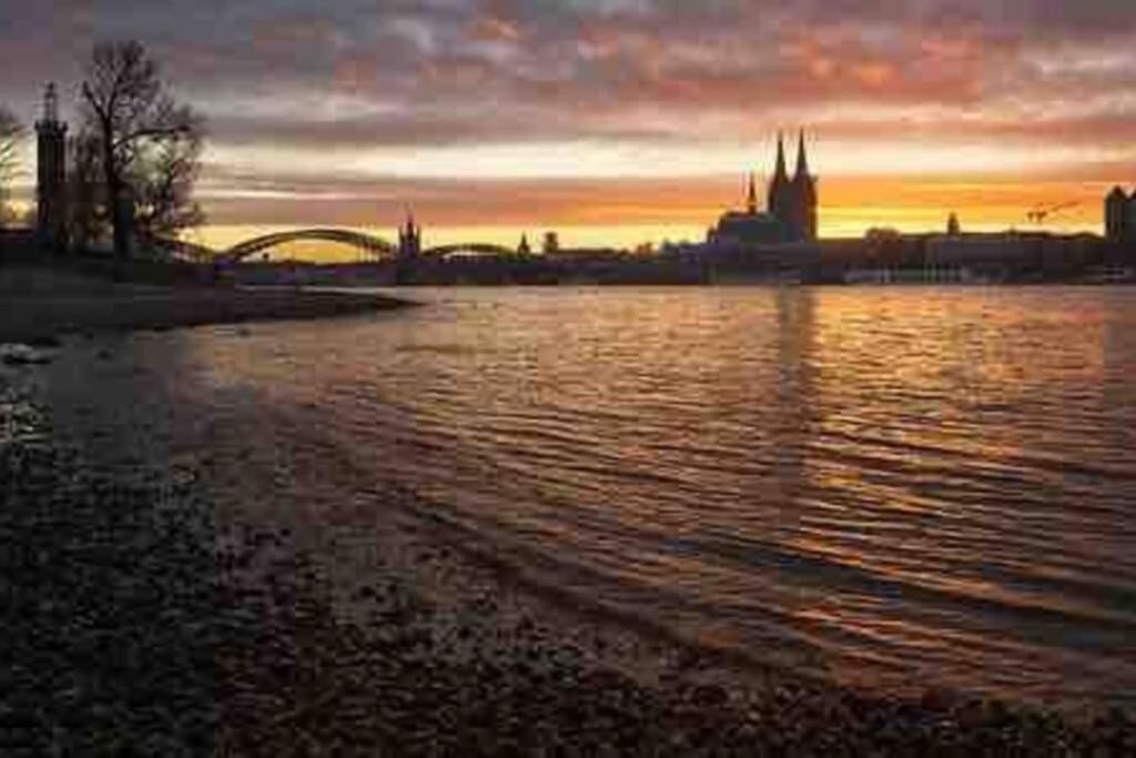 2 Zimmer Apartment Mit Blick Auf Den Koelner Dom Apartment *