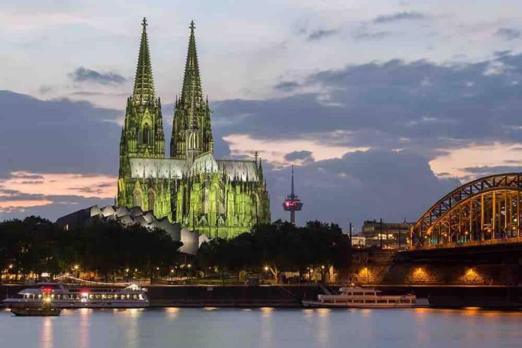 Apartment 2 Zimmer Apartment Mit Blick Auf Den Koelner Dom *