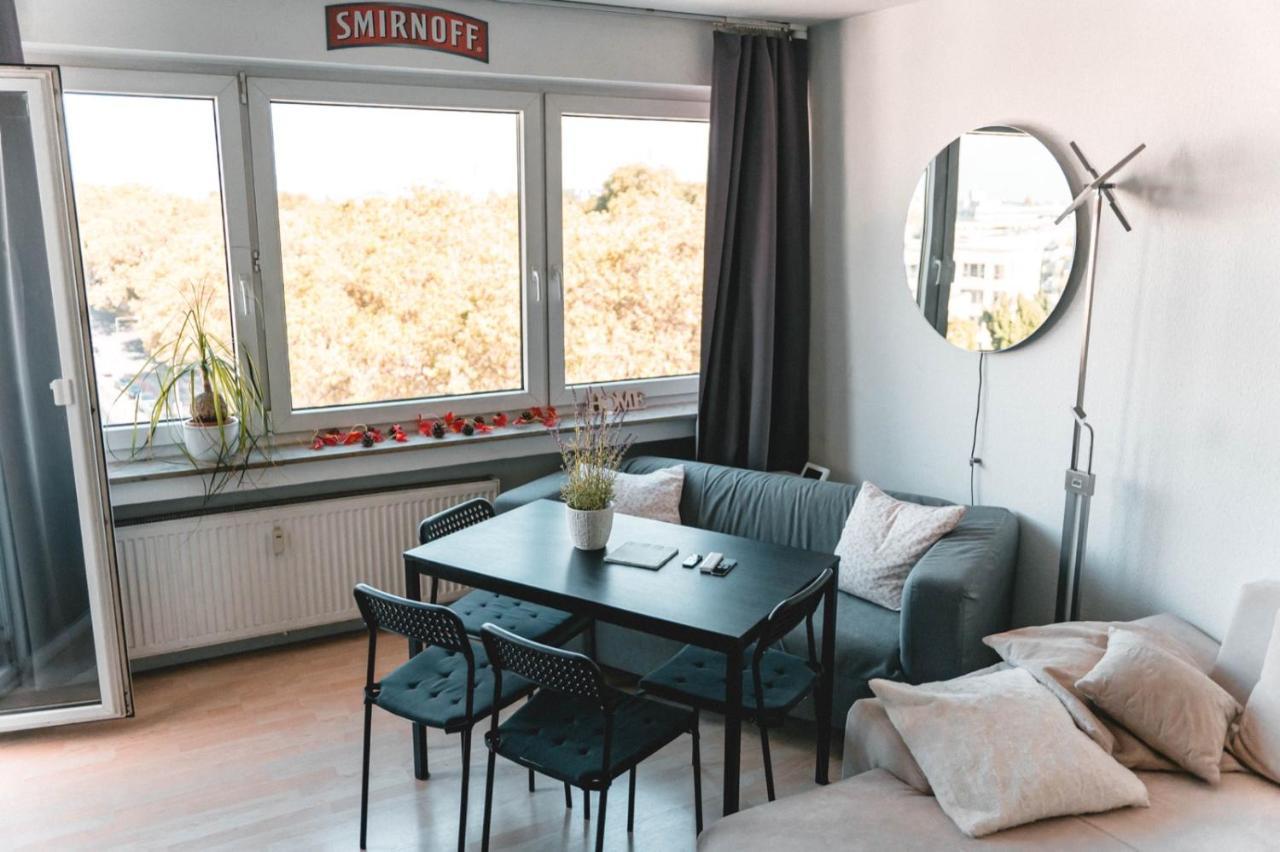 2 Zimmer Apartment Mit Blick Auf Den Koelner Dom *
