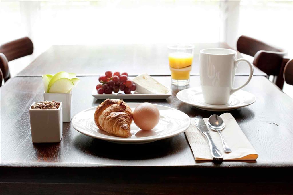 Ibis Koeln Airport 3*