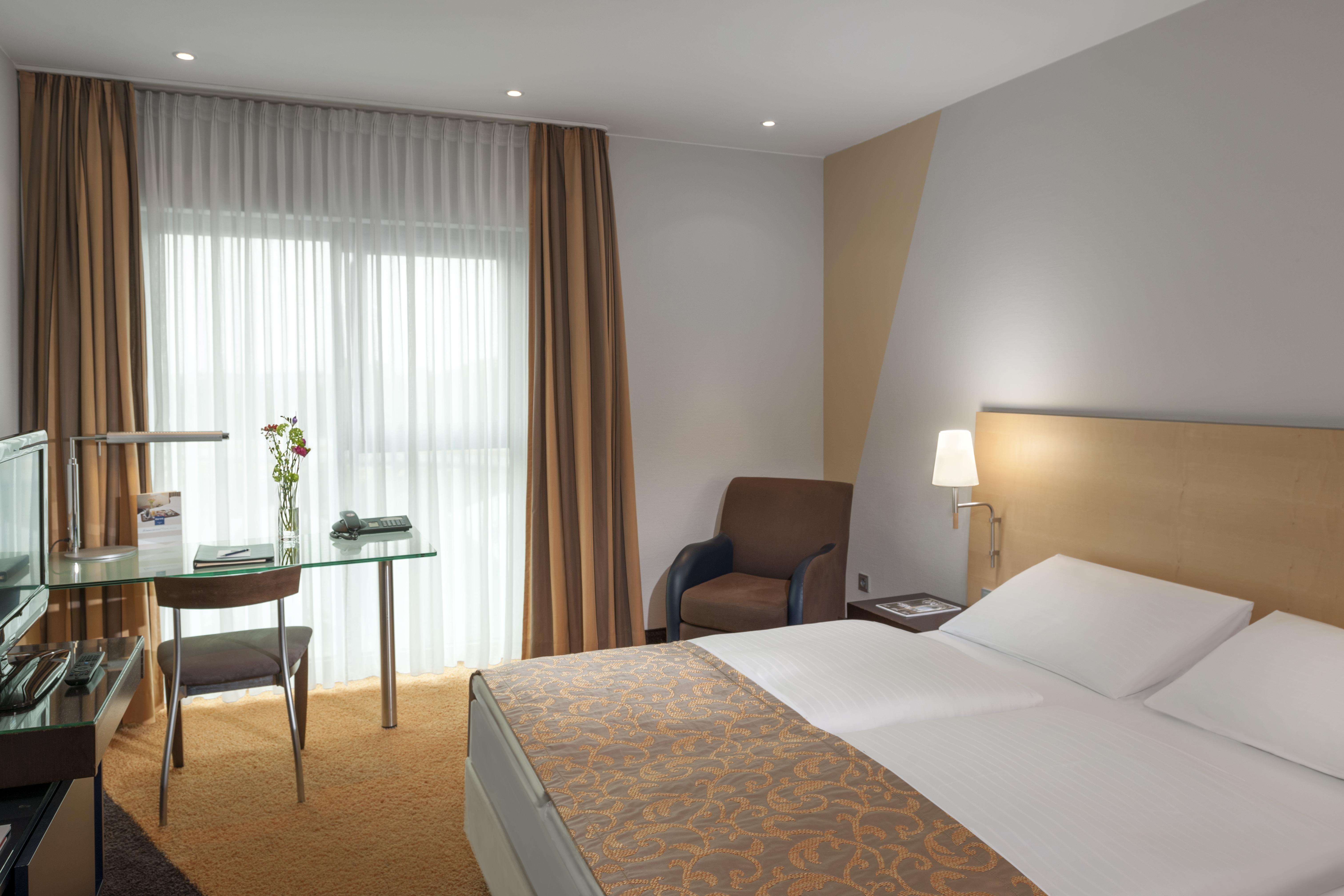 Dorint An Der Messe Hotel 4*