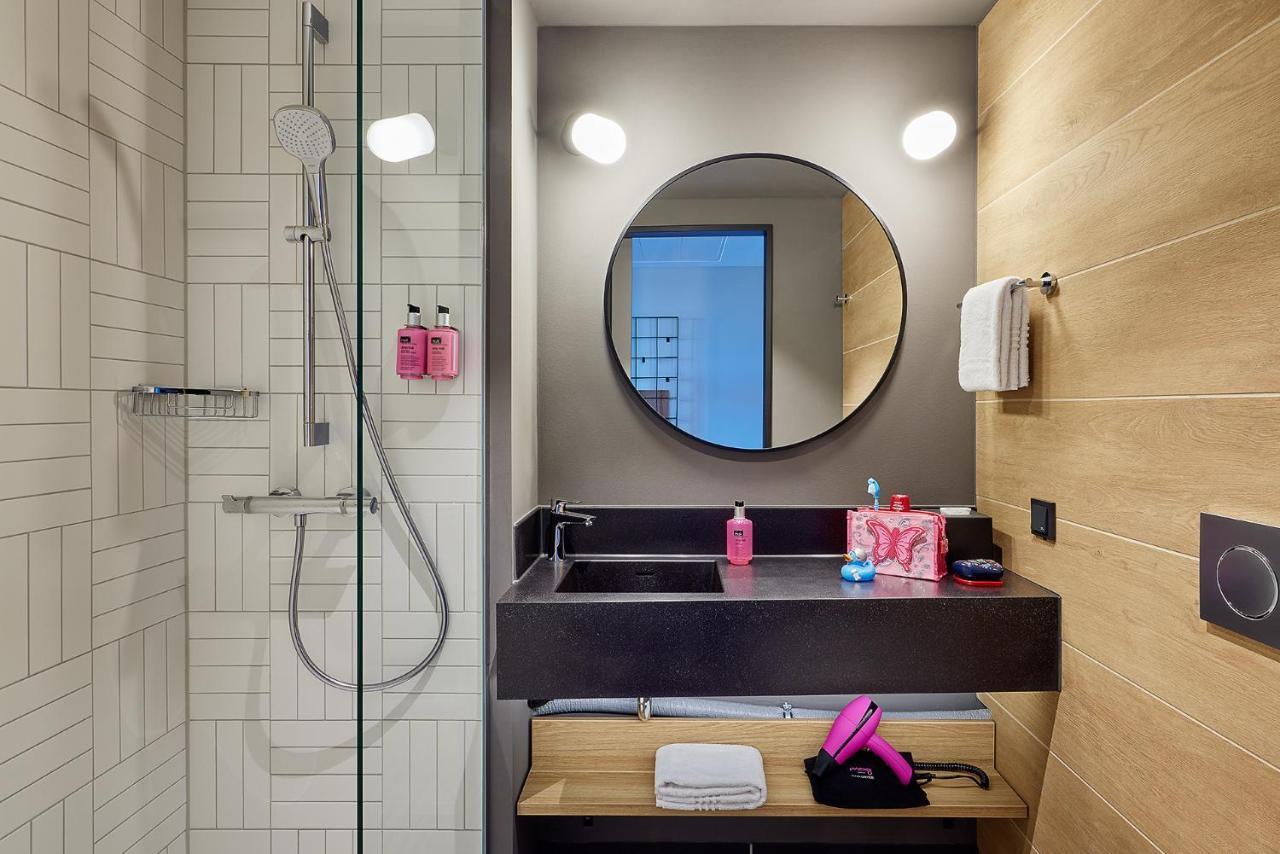Hotel Moxy Muelheim Keulen