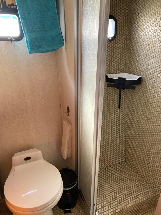Fantasie Boot Einhorn Hotel na wodzie *