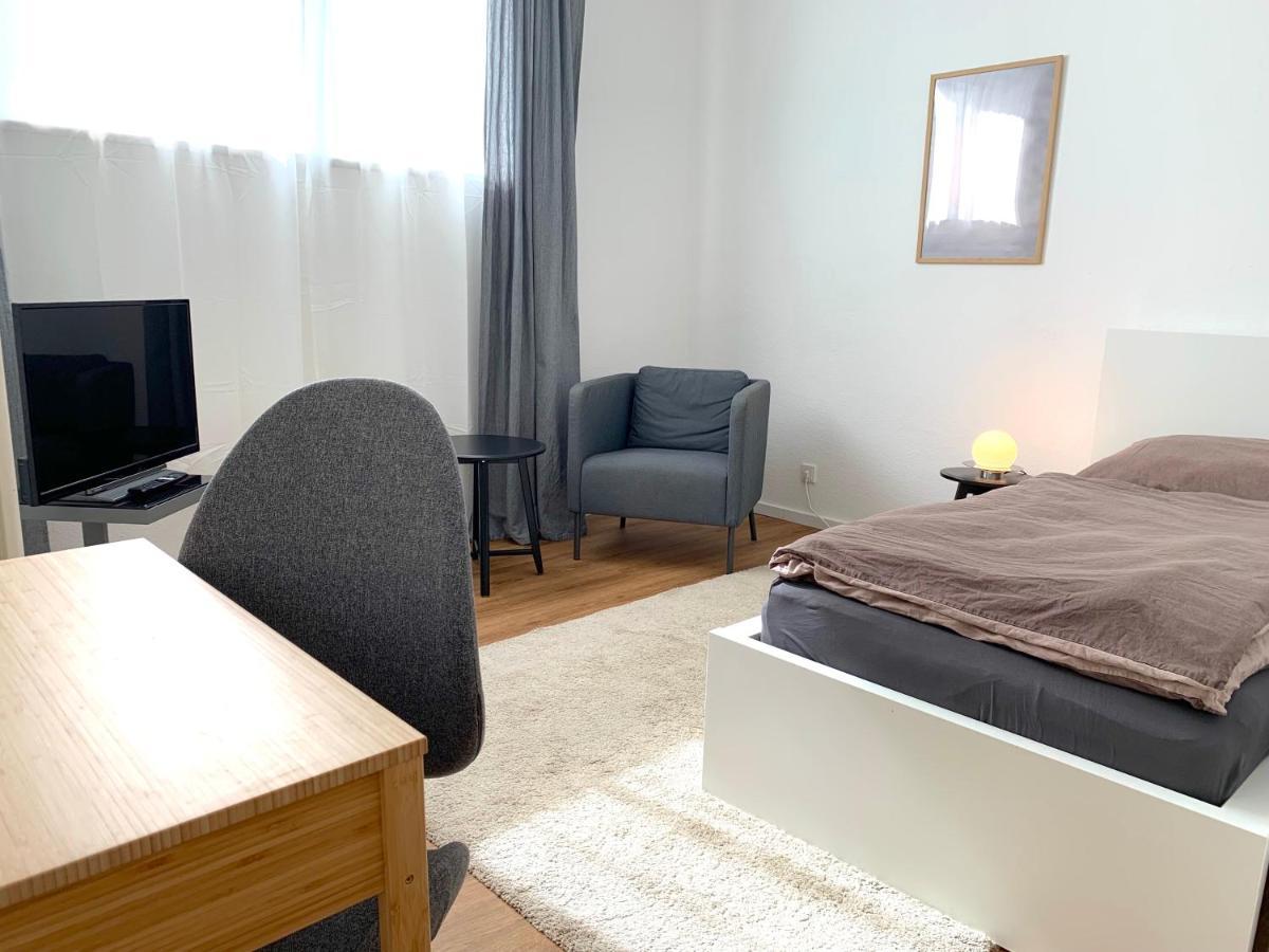 Alles Komplett - 2 Schlafzimmer, Grosse Kueche, Bad Apartment Cologne