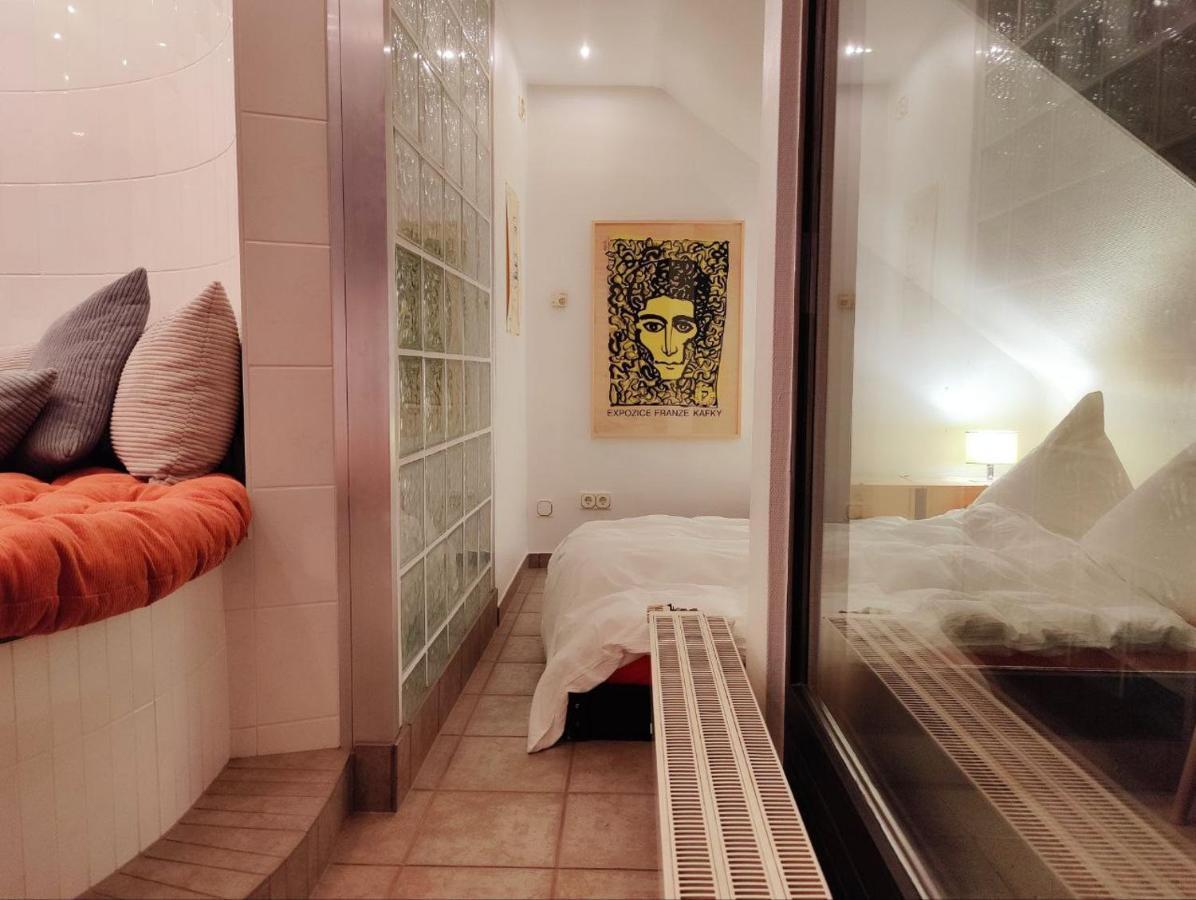 Spacious & Comfortable Guestrooms W Private Bathrooms Near Koelnmesse & Lanxess Arena, Free Parking, Highspeed Wifi Keulen