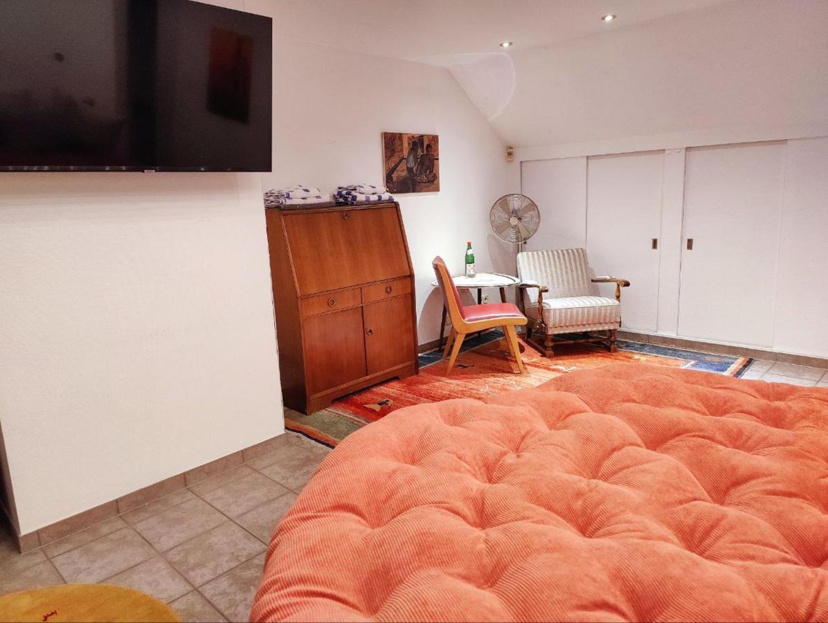 Spacious & Comfortable Guestrooms W Private Bathrooms Near Koelnmesse & Lanxess Arena, Free Parking, Highspeed Wifi Gasthuis