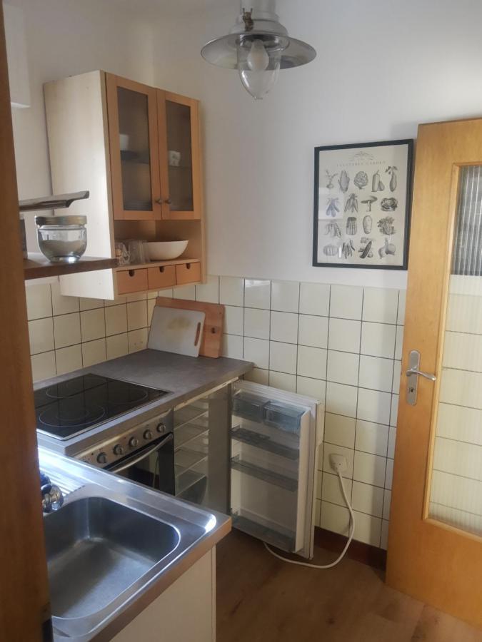Gartenzimmer Mit Strassenbahn Zu Dom Und Messe *