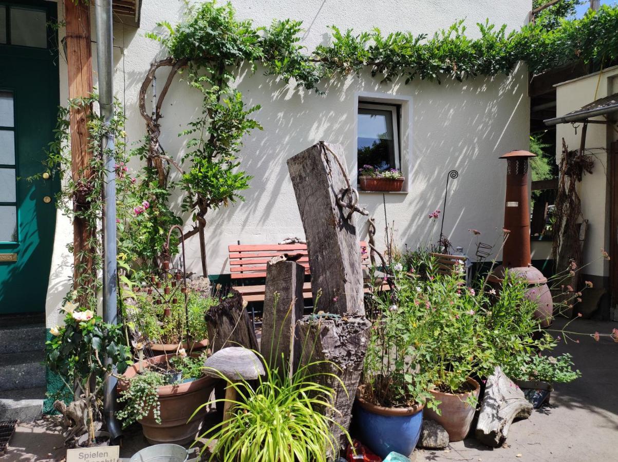 Gartenzimmer Mit Strassenbahn Zu Dom Und Messe Apartment *