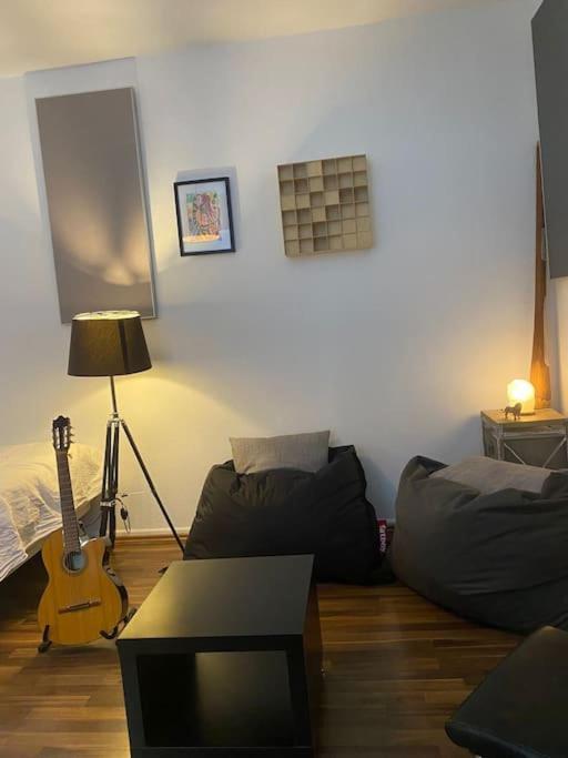 Central And Cozy 33q Apartment