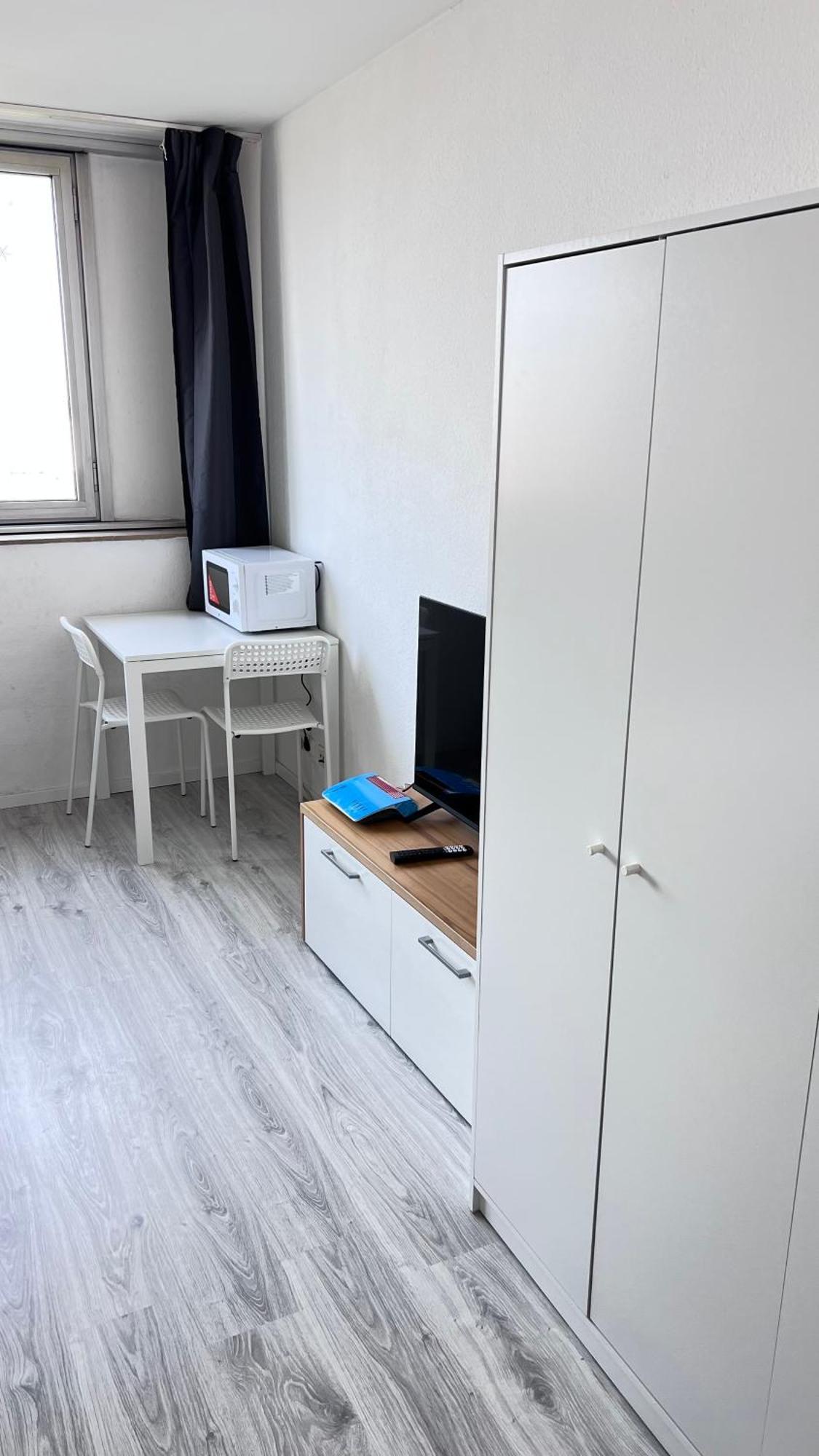 In 0904 Apartment