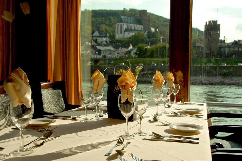 Botel Crossgates Hotelship 3 Star