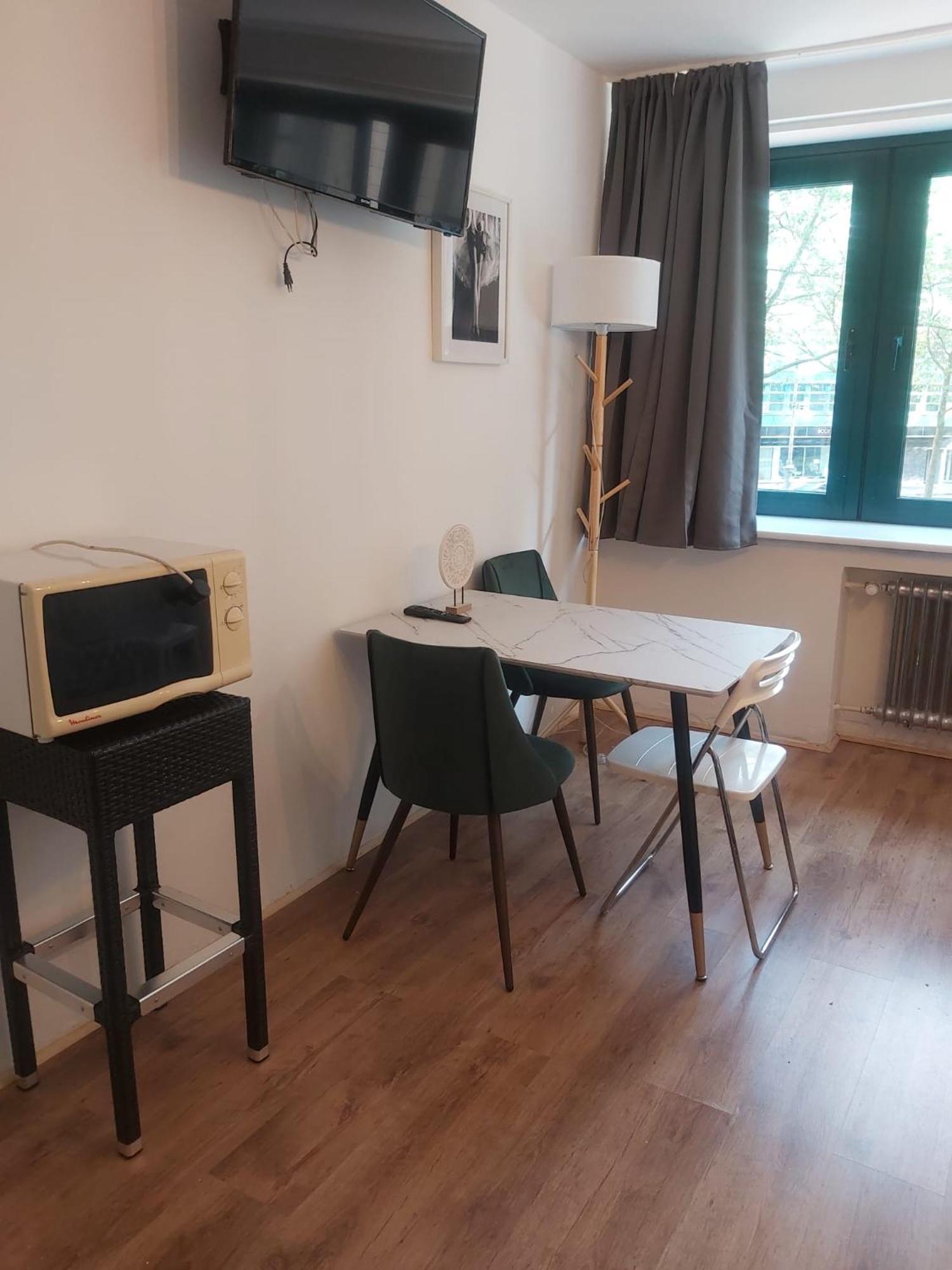 *** Comfortable 30m2 Studio Hansaring 19 *** Mediapark / Messe / Dom Appartement